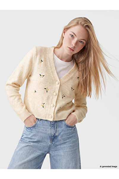LC Waikiki Rmz Gi̇yi̇m Farkiyla V Planting Flower Embroidered Women's Knitwea...