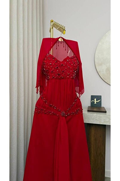 NALA FASHION فستان سهرة بلون أحمر عميق،