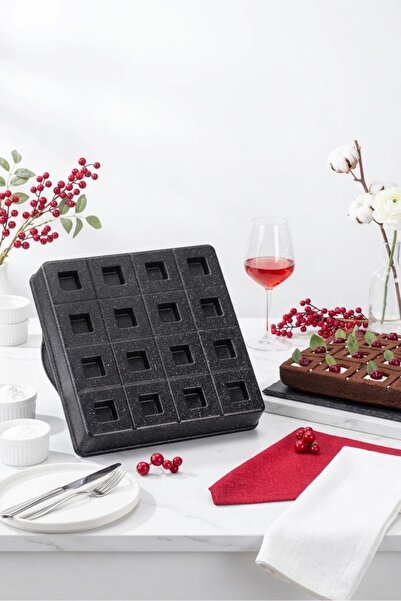 GenelTedarik Divided Cast Iron Square Cake Mold