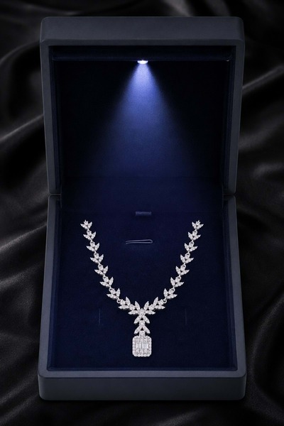 Else Silver Işıklı Kutuda 925 Ayar Baget Taşlı Gümüş Gerdanlık