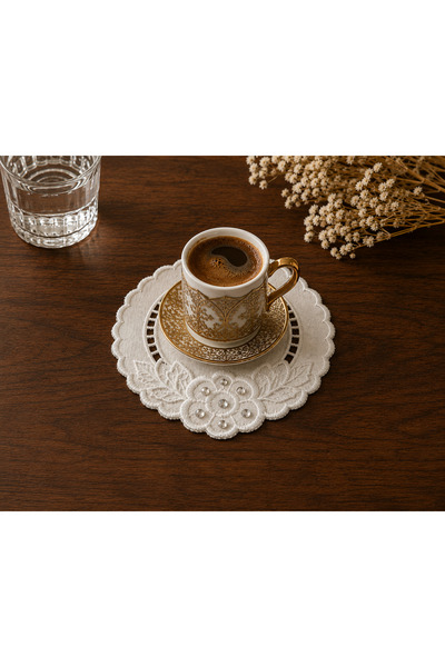 Lena Maison 6 τεμάχια κεντημένες χαρτοπετσέτες και σουβέρ για παρουσίαση καφέ...