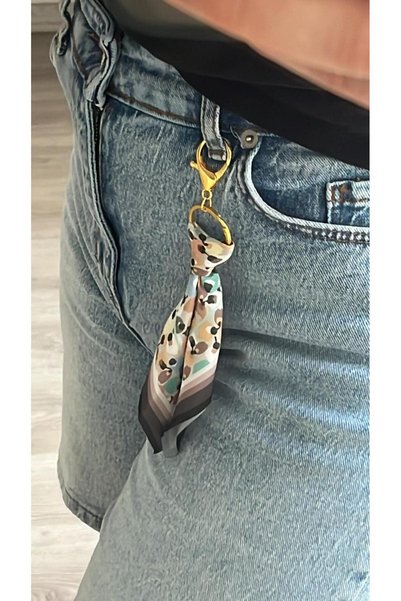 ZRN AKSESUAR Keychain – Stylish Scarf Detailed Bag & Keychain Accessory with Stylish Charm Gold Color Clip