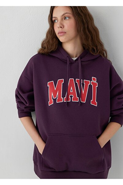 Mavi logo baskılı oversiz (geniş kesim) kapşonlu kadın sweatshirt.