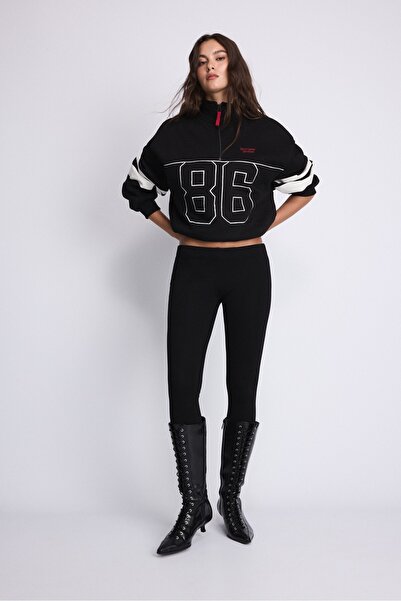 Stradivarius Grafik baskılı crop sweatshirt