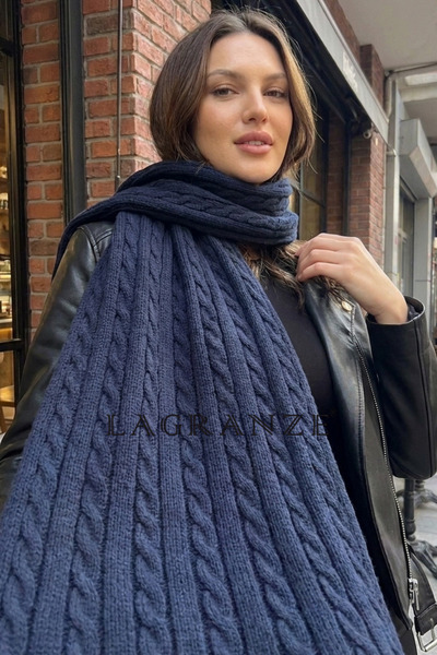 LAGRANZE Unisex Scarf with Twisted Knit Detail
