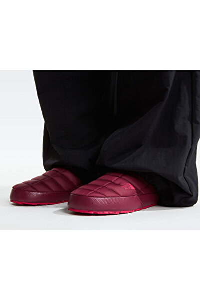 THE NORTH FACE W THERMOBALL TRACTION MULE V Kadın Outdoor Terlik NF0A3V1HRGW1 Kırmızı