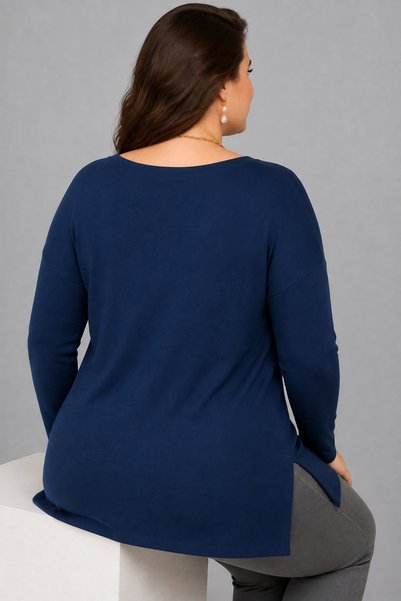 Curvy Trend Büyük Beden Yaka ve Etek Yırtmaç İnci İşlemeli V Yaka Uzun Kol Yan Yırtmaçlı Bluz Lacivert