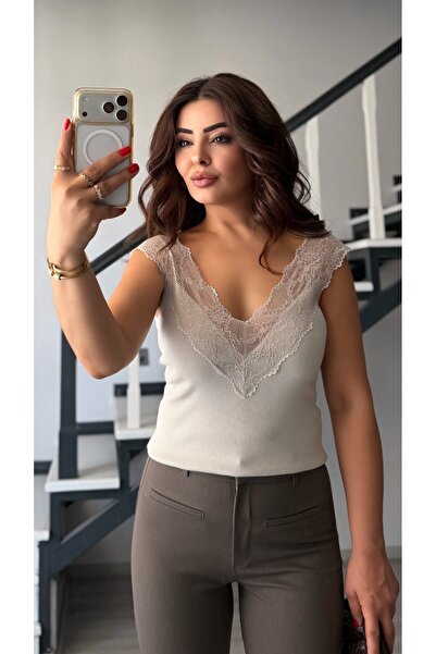 Oslove Stone Lace V-Neck Blouse