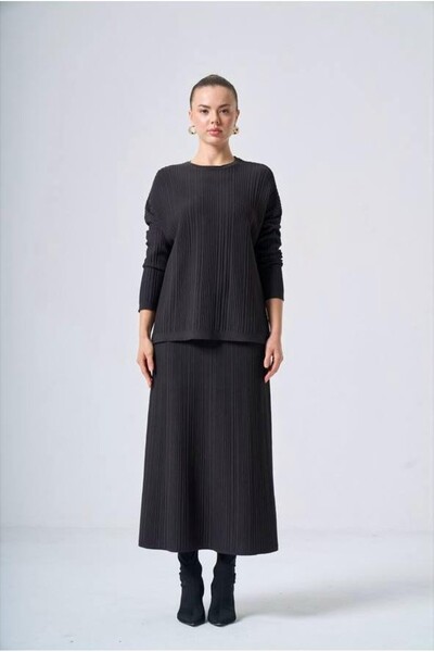 Nuss 701 Skirt Suit with Button Detail
