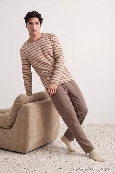 Trendyol Kollektion Nerzfarbenes, gestreiftes, gestricktes Winter-Pyjama-Set ...