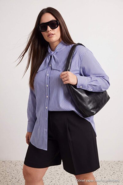 Trendyol Curve Marineblau gestreiftes Hemd mit Neckholder-Ausschnitt in Überg...