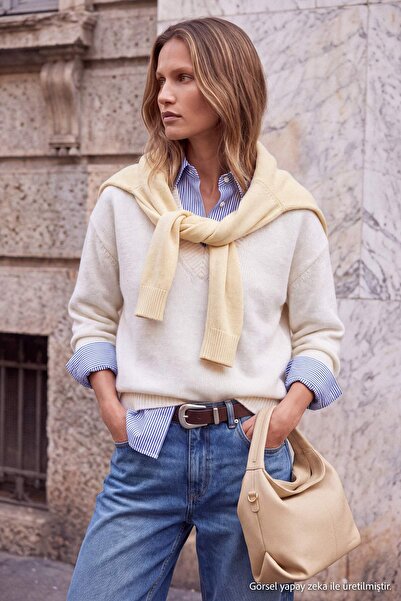 Trendyol Collection Wardrobe Essentials Ecru Thick V-Neck Oversize Soft Knitw...