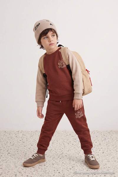 TRENDYOLKIDS Set tricotat pentru băieți, supradimensionat, din bumbac maro, c...