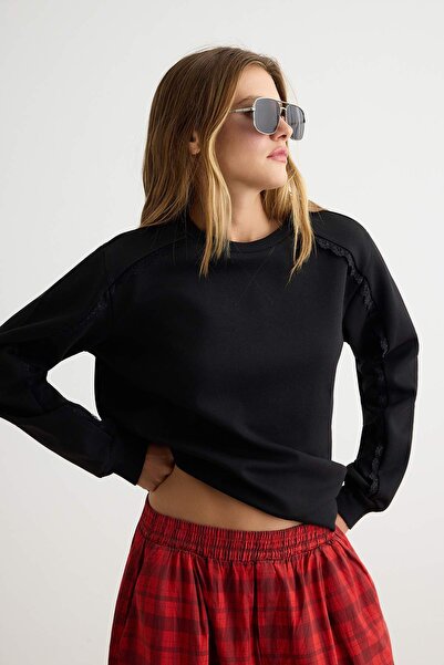 Trendyol Collection Black Lace Detailed Regular Fit Crew Neck Knitted Interlo...