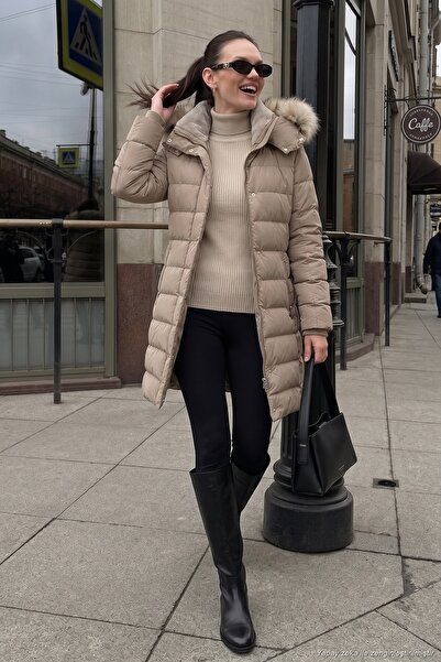 Lela Geacă matlasată MONT 497EMİLY, regular fit, cu glugă detașabilă, buzunar...