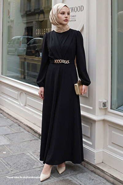 InStyle Μαύρο φόρεμα με διπλό γιακά με ζώνη αλυσίδας
