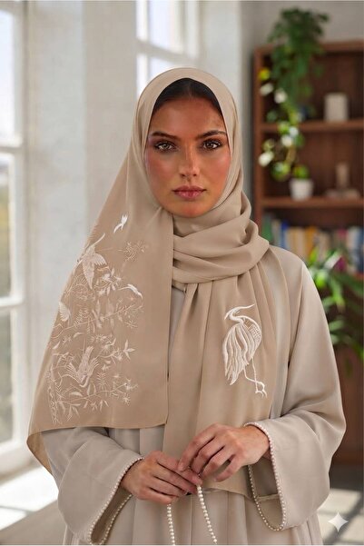 Veil Designer طرحة اوريغامي بيج فاتح بوال قماش ياباني بتطريز مختلف علي الطرفي...