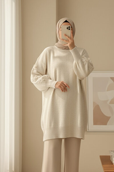 Modamorfo Round Neck Soft Knit Sweater with Handle Flower Detail - Ecru