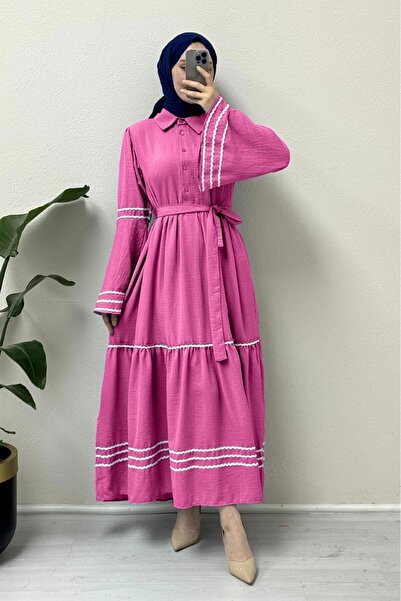 Modamorfo Kleid mit bestickten Ärmeln und Rock – Fuchsia