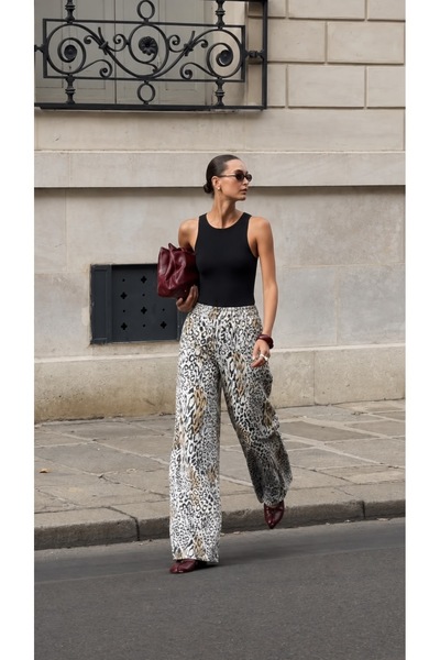 VERYMODA Trendy Leopard Patterned Wide Leg Pants - Casual and Nighttime - Lig...