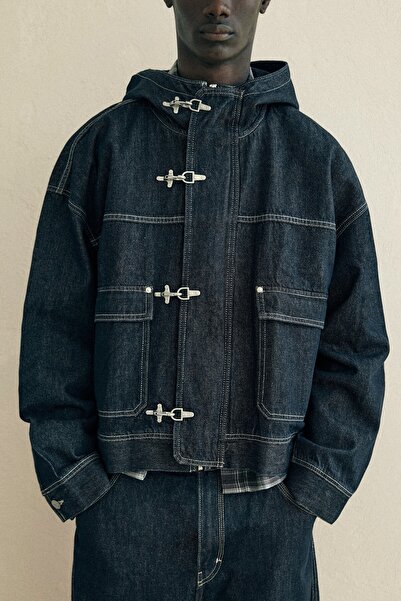 Bershka Süslü düğmeli, kapüşonlu denim ceket