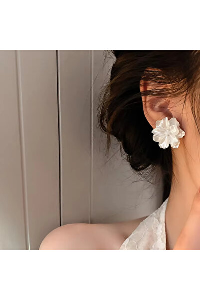 Choice A White Flower Stud Earrings for Women Folded Acrylic Side Charming Sw...
