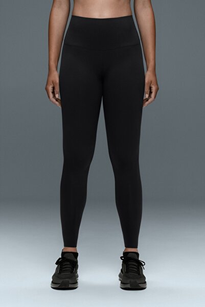 Oysho Perfect-adapt High rise bilek hizasında tayt