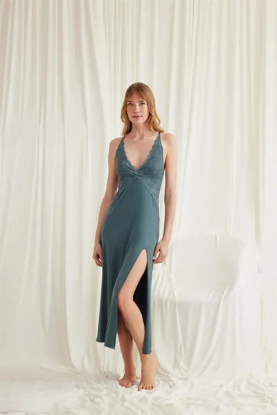 SS HOME CONCEPT Chest and Back Low-Cut Lace Slit Nightgown