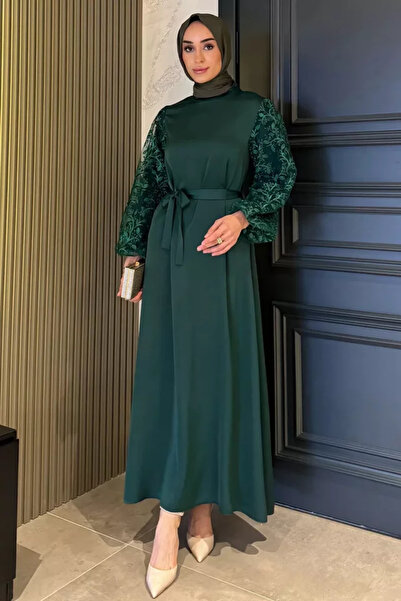TOZLU Kolları Güpürlü Bel Kuşaklı Tesettür Saten Abiye Elbise