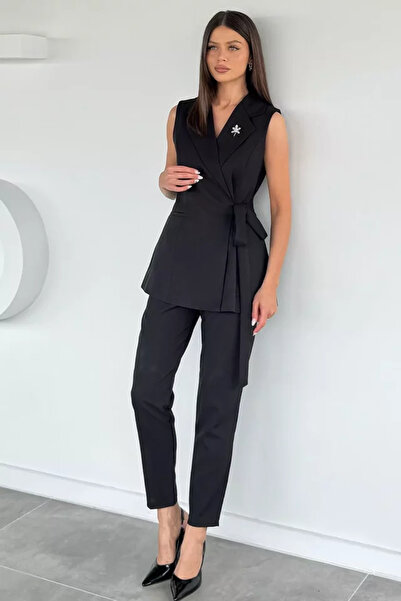 TOZLU Women's Brooch Detailed Waist Elastic Vest and Trousers Two-Piece Set