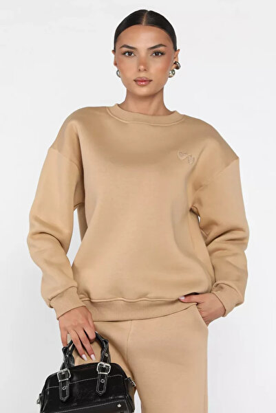 TOZLU Heart Embroidered Three-Thread Embroidered Women's Sweatshirt
