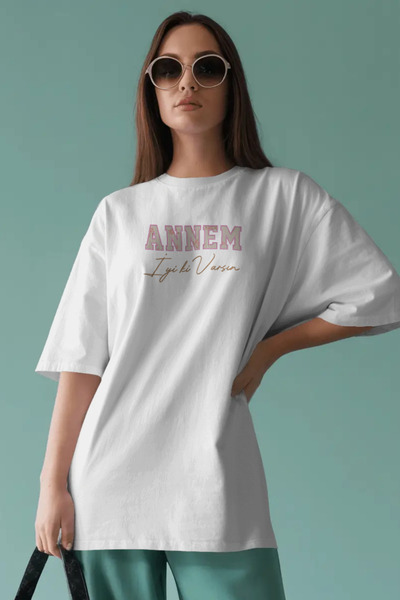 Kadın Beyaz Oversize Tshirt Nakışlı Anneler Günü Özel Tasarım Anne Hediyesi T-shirt