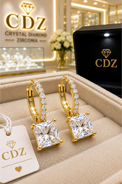 Crystal Diamond Zirconia Işıklı kutuda , kaliteli , 3 karat sallantılı tektaş...