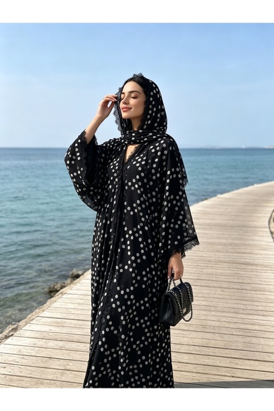 Noon Noora طقم عباءة - عباءة مزينة بنقاط البولكا دوت وتطريز الدانتيل مع غطاء رأس