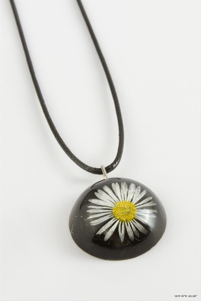 ZERO LAND Spt-Gld Daisy Epoxy (113236) Necklace Black