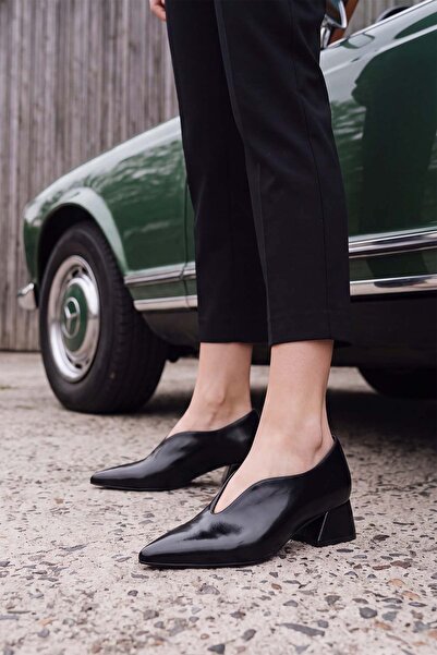 Mio Gusto V Cut Black Color Matte Patent Leather Pointed Toe Women's Low Heel...