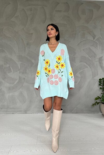 Elbee Fashion Woman Mint Flower Embroidered Sweater