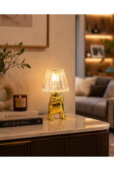 ARVALE Kollarını Bağlamış Adam Figürlü Gold LED Abajur – Şeffaf Başlıklı Deko...