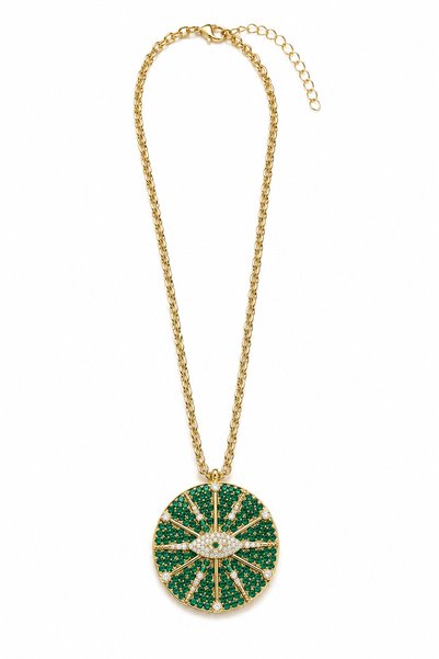 POSEİDONS JEWELLERY قلادة ميدالية ذهبية بحجر أخضر زمردي |   تصميم أنيق وفخم مع زخرفة على شكل عين