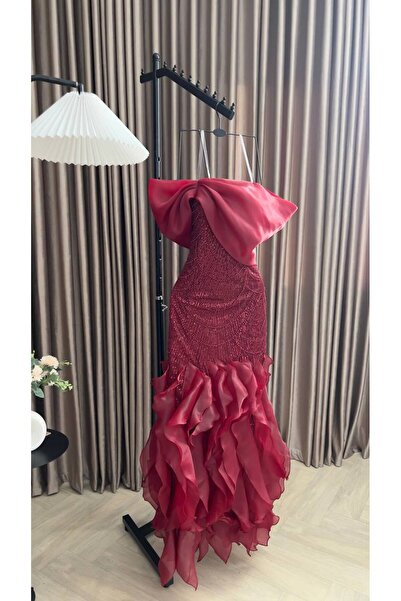 Dubai Luxurious Evening Gown with an Elegant and Alluring Design,