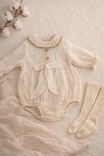 Sinem Çeyiz Minicyzn 1090 Baby Cream Muslin Jumpsuit with Ribbon and Laced Socks
