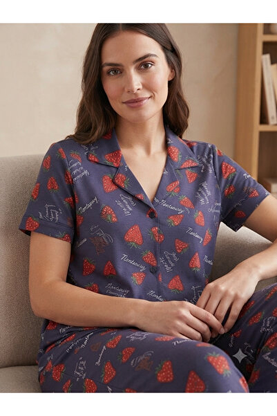 Kadın Lacivert Çilek Desenli Düğmeli Kısa Kollu Pijama Takımı
