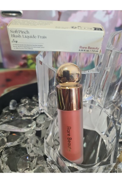 Rare Beauty blush lichid