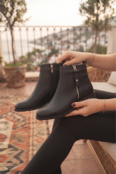 NOVELLAM SHOES Viktoorr Μαύρες δερμάτινες μπότες με φερμουάρ και λεπτομερή επ...