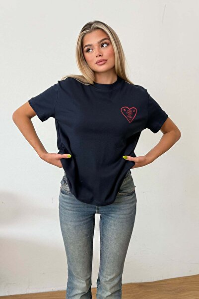 GİYSA Kadın Bisiklet Yaka Amore Kalp Baskılı T-Shirt Lacivert - 26Y 1111