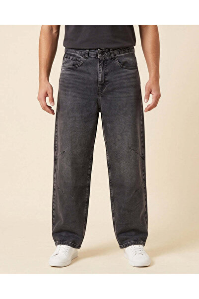 REDTAG Men Black Wash Skater Fit Jeans With Knee Darts
