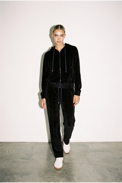 Amia&Co. Black Velvet Zippered Oversize Women's Tracksuit Bottom and Top Set
