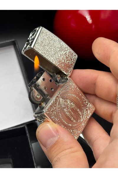 NikaŞ Zoeno Özel Kabartma Desenli Gümüş Renk Benzinli Çakmak - Hediyelik Kutulu Metal Çakmak