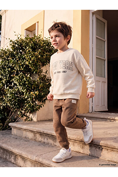 LC Waikiki Rmz Gi̇yi̇m Farkiyla New York Printed Boys' Sweatshirt