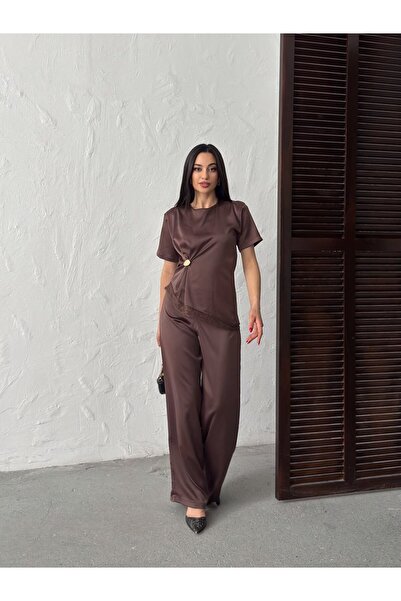 Clothes Fast طقم بلوزة وبنطلون نسائي بني اللون، مصنوع من الساتان مع تفاصيل من...